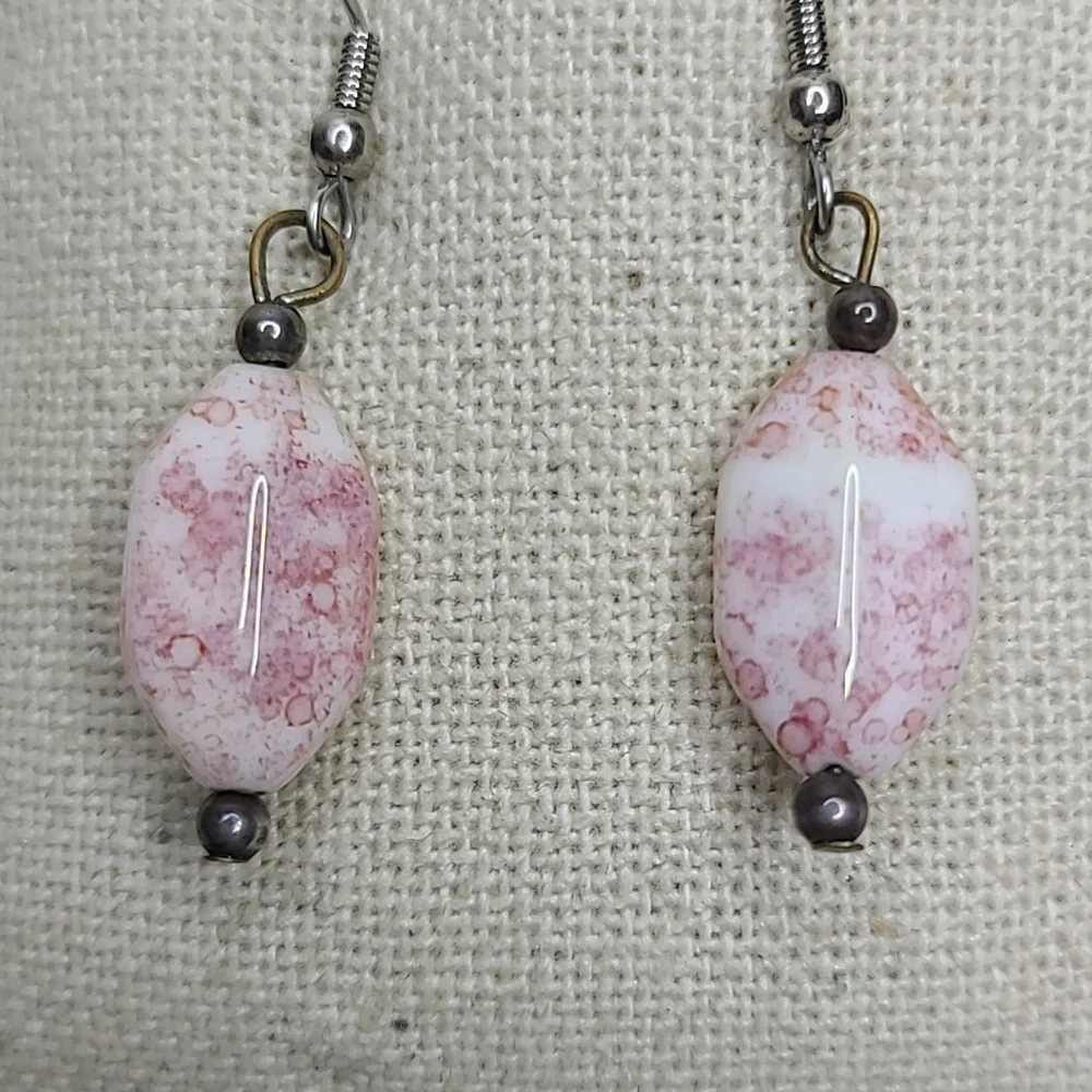 Earrings Dangle Pink White Glass Beads Casual Everyday Basic EUC Preppy Fashion - Picture 2 of 3